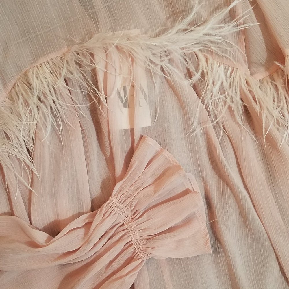 NWT PINK FLOWY FEATHER BLOUSE. - Picture 5 of 6